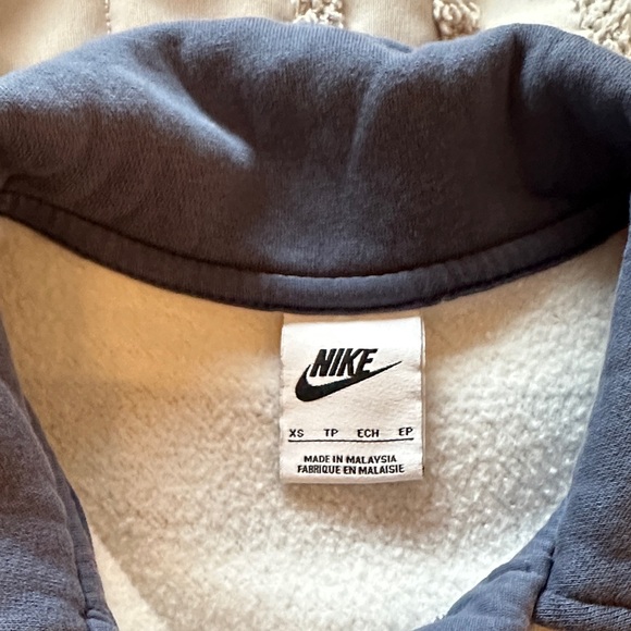 Nike Cropped Pullover - Picture 2 of 4